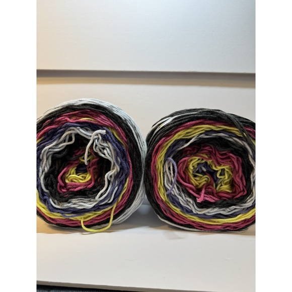 2 Cakes Caron Big Cakes Yarn - Citron Fizz - Picture 2 of 3